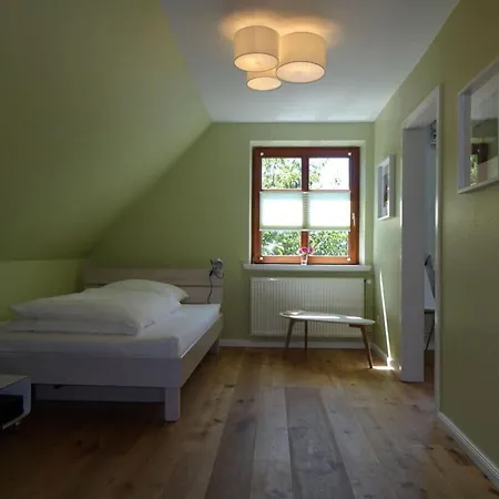 Gray Seal Apartment *